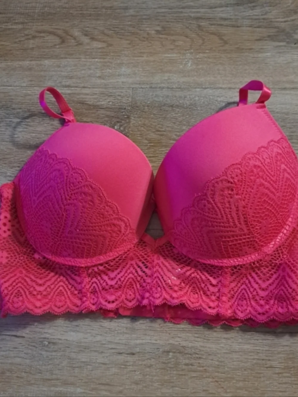 Kiss & Tell Intimates Hot Pink Padded Push-up Lace Bralette Bra Size 36D NWOT